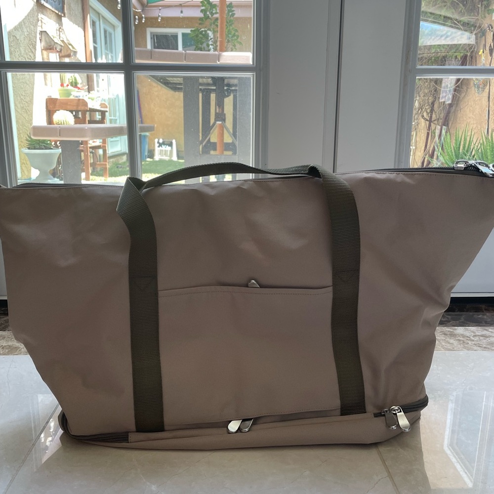 Lo & Sons Taupe Travel Tote with Olive Straps - Picture 10 of 11